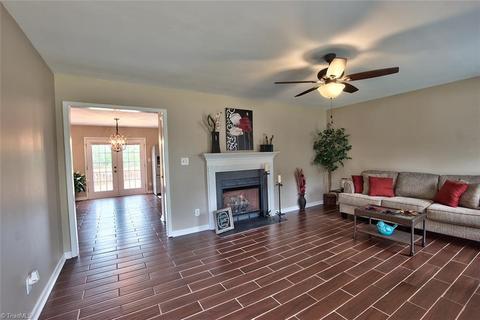 936 E Meadow Rd, Eden, NC 27288 photo 5