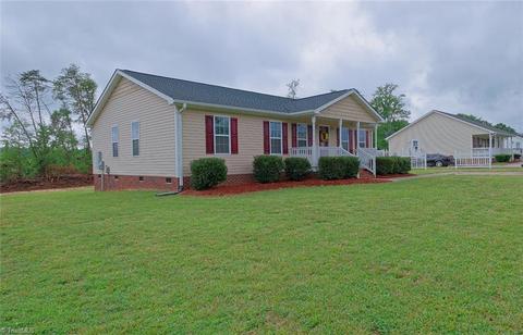 936 E Meadow Rd, Eden, NC 27288 photo 2