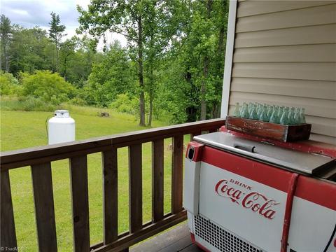 174 Copeland, Laurel Fork, VA 24352 photo 17