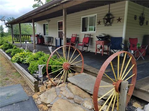 174 Copeland, Laurel Fork, VA 24352 photo 3