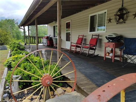 174 Copeland, Laurel Fork, VA 24352 photo 2