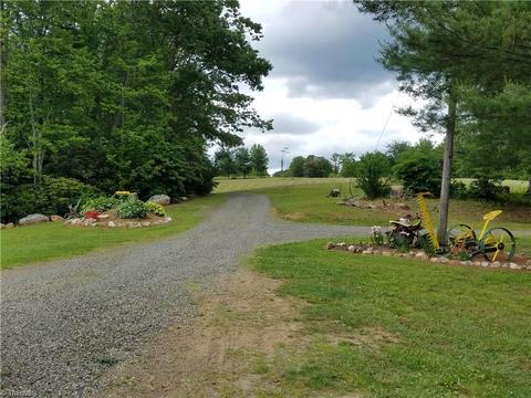 174 Copeland, Laurel Fork, VA 24352 photo 16