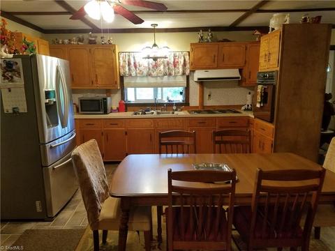 174 Copeland, Laurel Fork, VA 24352 photo 21