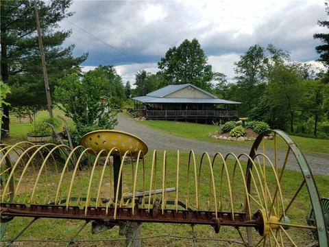 174 Copeland, Laurel Fork, VA 24352 photo 5