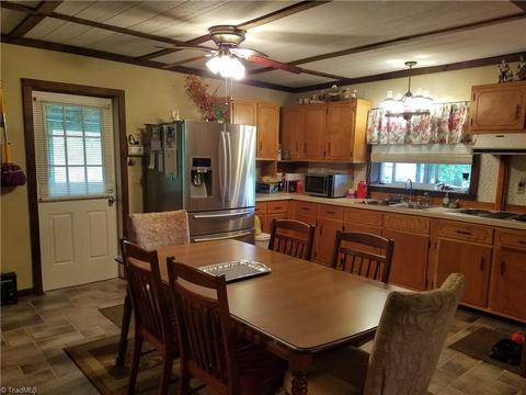 174 Copeland, Laurel Fork, VA 24352 photo 20