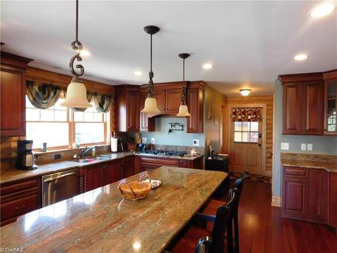 433 Curry Rd, High Point, NC 27265 photo 9