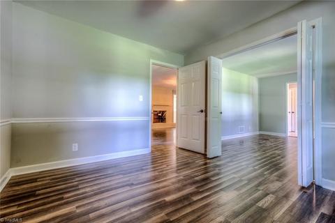 2845 Farmbrook Rd, Winston Salem, NC 27103 photo 6