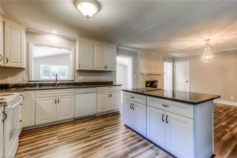 2845 Farmbrook Rd, Winston Salem, NC 27103 photo 11