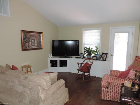 2217 Plainview Dr, High Point, NC 27265 photo 9