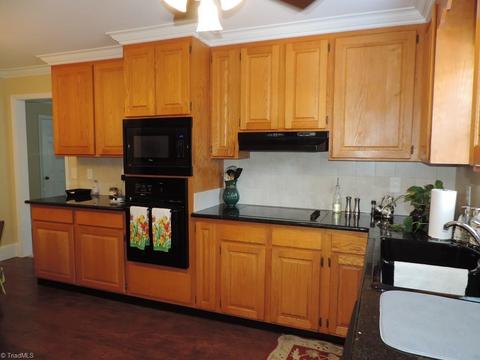 2217 Plainview Dr, High Point, NC 27265 photo 11