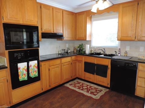 2217 Plainview Dr, High Point, NC 27265 photo 10