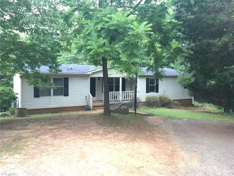 6208 Hideaway Ln, Trinity, NC 27370 photo 1