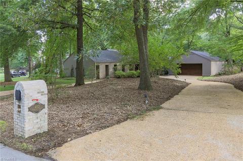 402 Dorado Dr, High Point, NC 27265 photo 2