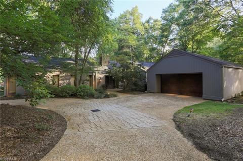 402 Dorado Dr, High Point, NC 27265 photo 1