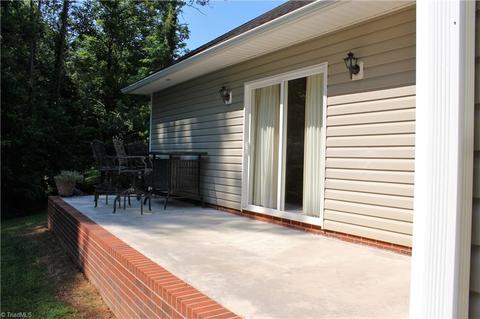 894 Carson Rd, Pilot Mountain, NC 27041 photo 5