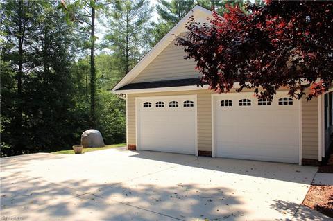 894 Carson Rd, Pilot Mountain, NC 27041 photo 4