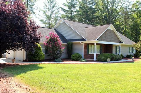 894 Carson Rd, Pilot Mountain, NC 27041 photo 2