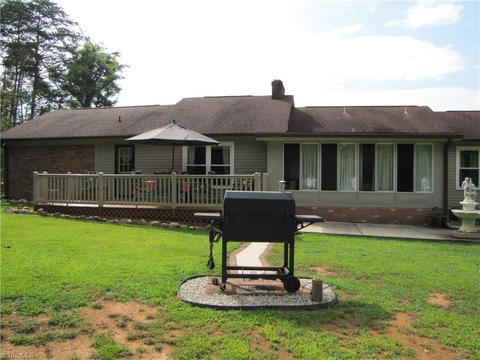 369 Cook Rd, Pilot Mountain, NC 27041 photo 2