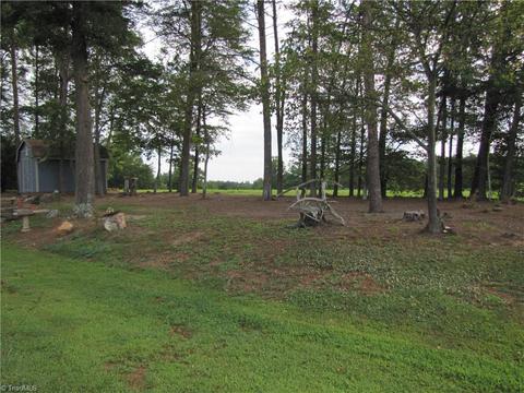 369 Cook Rd, Pilot Mountain, NC 27041 photo 4