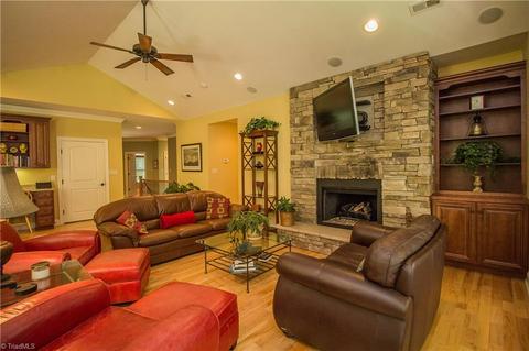 326 Cascade Dr, High Point, NC 27265 photo 5