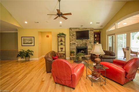 326 Cascade Dr, High Point, NC 27265 photo 4