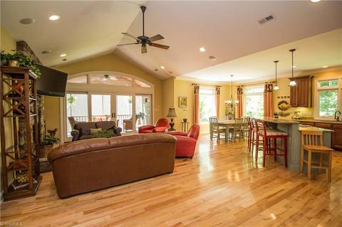 326 Cascade Dr, High Point, NC 27265 photo 3