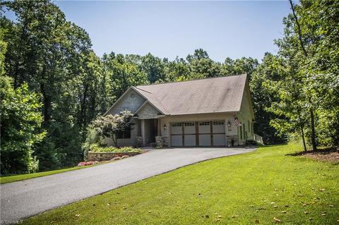 326 Cascade Dr, High Point, NC 27265 photo 2