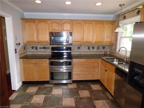2147 Rivermeade Dr, High Point, NC 27265 photo 4
