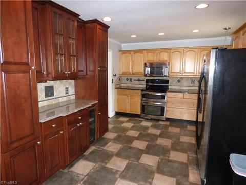 2147 Rivermeade Dr, High Point, NC 27265 photo 3