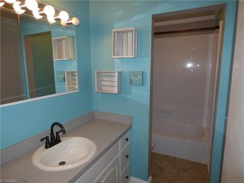 2147 Rivermeade Dr, High Point, NC 27265 photo 14
