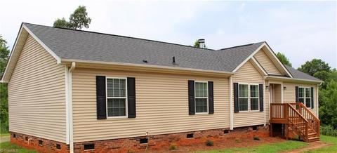1075 Shady Ln, Pinnacle, NC 27043 photo 1