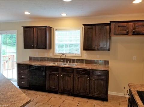 1075 Shady Ln, Pinnacle, NC 27043 photo 4