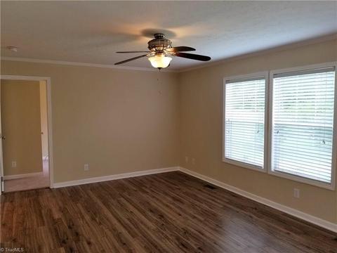 1075 Shady Ln, Pinnacle, NC 27043 photo 10