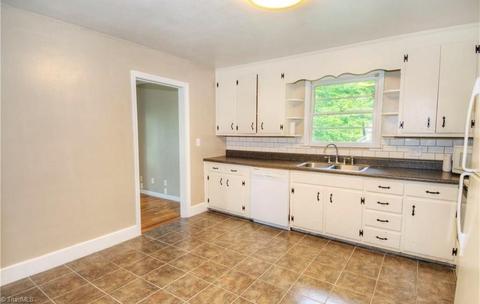 1006 Roach St, Mayodan, NC 27027 photo 10