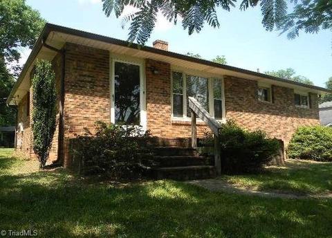 1006 Roach St, Mayodan, NC 27027 photo 3
