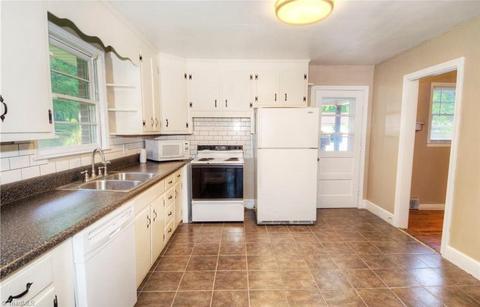 1006 Roach St, Mayodan, NC 27027 photo 9