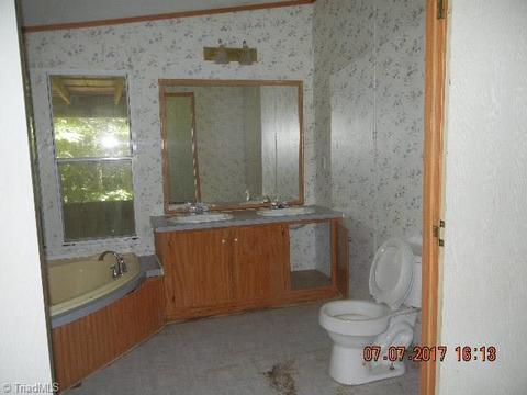 6250 Hideaway Ln, Trinity, NC 27370 photo 2