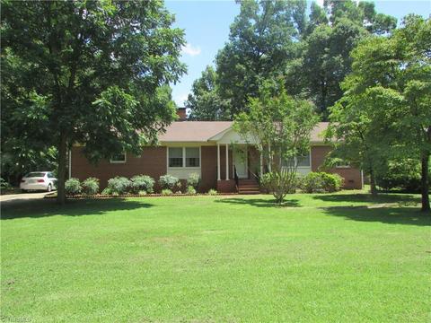 5784 Oak Knoll Dr, Trinity, NC 27370 photo 1