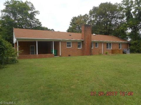 204 Hampton Dr, High Point, NC 27265 photo 3