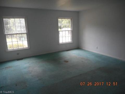 204 Hampton Dr, High Point, NC 27265 photo 5