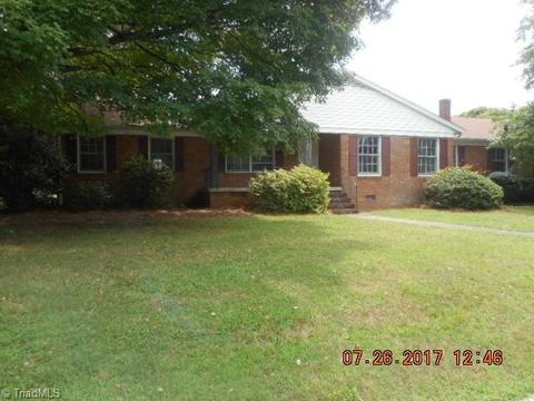 204 Hampton Dr, High Point, NC 27265 photo 2