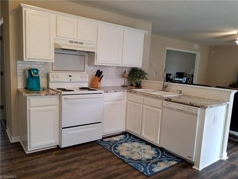 1401 Suncrest Dr, High Point, NC 27265 photo 8