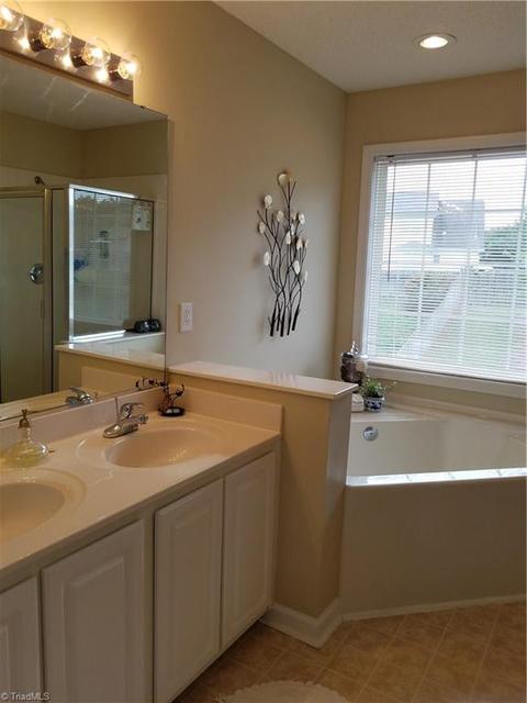 1401 Suncrest Dr, High Point, NC 27265 photo 12