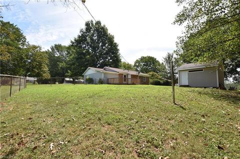 1121 Foxtrot Ct, King, NC 27021 photo 12