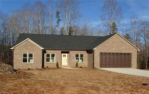 3025 Autumn Acres Ln, Trinity, NC 27370 photo 1