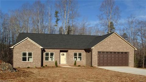 3025 Autumn Acres Ln, Trinity, NC 27370 photo 2