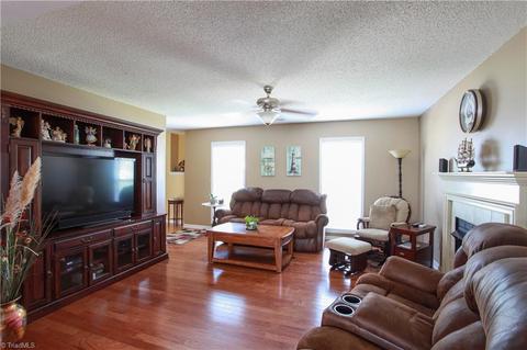 112 Stapleton Way, High Point, NC 27265 photo 4