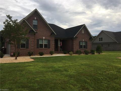 7137 English Pride Dr, Trinity, NC 27370 photo 1