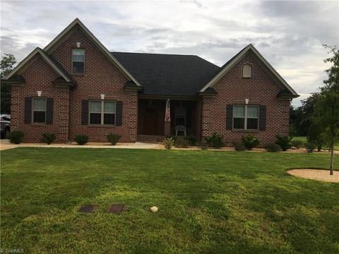 7137 English Pride Dr, Trinity, NC 27370 photo 2