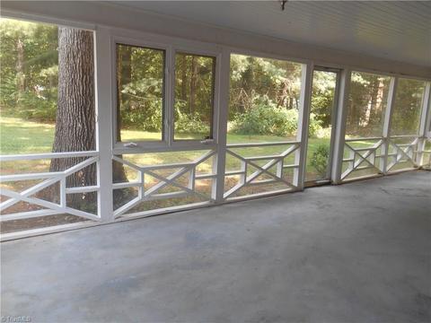 604 Pine St, Dobson, NC 27017 photo 16